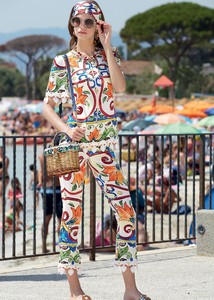 dolce-and-gabbana-summer-2018-woman-collection-1.thumb.jpg.ddcc42663a4894be4ed47acd06e153da.jpg