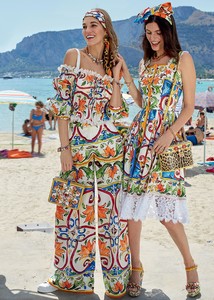 dolce-and-gabbana-summer-2018-woman-collection-5.thumb.jpg.861841921e2cf5ecb13193d684671a35.jpg