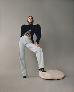 drake-burnette-elizabeth-davison-mona-matsuoka-by-dario-catellani-for-numecc81ro-china-february-2016-12.jpg