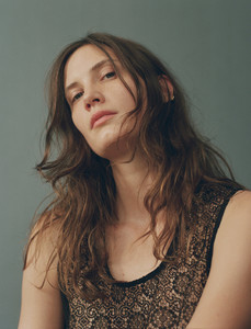 drake-burnette-elizabeth-davison-mona-matsuoka-by-dario-catellani-for-numecc81ro-china-february-2016-20.jpg
