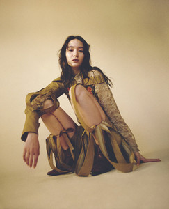 drake-burnette-elizabeth-davison-mona-matsuoka-by-dario-catellani-for-numecc81ro-china-february-2016-4.jpg