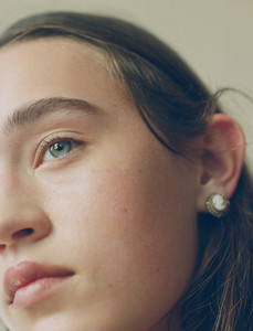 drake-burnette-elizabeth-davison-mona-matsuoka-by-dario-catellani-for-numecc81ro-china-february-2016-7.jpg