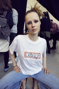 edie_a_v_robertson_aw16_thelovemagazine_1.thumb.jpeg.e5b415c8f97cf7be2644cb274b5457c4.jpeg