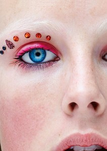 edie_allure_jan18_cover_notext.thumb.jpg.2a57bf32848a6e9087ef6b3eaaba527b.jpg