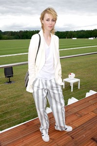 edie_audi_polo_31may15_hollywoodreporter.thumb.jpg.6577ec775f4ff2c34a3bad545ea5899f.jpg