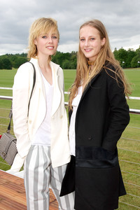 edie_audi_polo_31may15_marieclaire.thumb.jpg.3f5183f5a070e3109cadeb5048e4c546.jpg