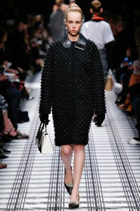 edie_balenciaga_aw15_vogue_1.thumb.jpg.85666270ec68fd8697fe3b829d51d367.jpg