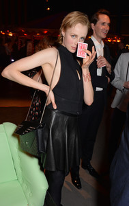 edie_firstfabulousfund_24feb15_lofficielmode.thumb.jpg.8520efa38187a2eaed83b091d2dc3ce1.jpg