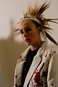 edie_haider_ackermann_ss17_thelovemagazine_1.thumb.jpg.10673d85b365329167daf97291246ad6.jpg