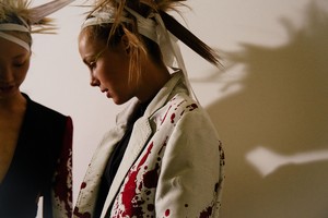 edie_haider_ackermann_ss17_thelovemagazine_2.thumb.jpg.7aad46e0189bac7f750cd2d41109bfa4.jpg
