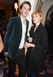edie_house_of_love_26feb15_vogue.thumb.jpg.e0b624d57e04b28df30fad5b7d8f3a84.jpg