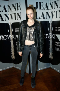 edie_jeanne_lanvin_6mar15_lofficielmode.thumb.jpeg.36c4012843abcd22939ad108952263f0.jpeg