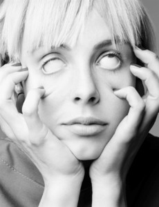 edie_love_ss15_artandcommerce_2.thumb.jpg.130d3d854841faca1ed17098e21df78b.jpg