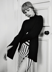 edie_marie_claire_may15_celeber_1.thumb.jpg.fc6bb479ba8cac20b3ab4703ffa91658.jpg