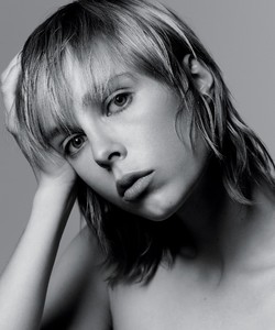 edie_newyorktimesstyle_14jun15_wearesodroee.thumb.jpg.c42e1c505f0b92a2a99696e198cf29f6.jpg