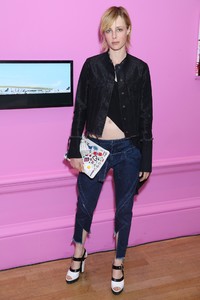 edie_royal_academy_3jun15_tatler.thumb.jpg.f6da28cfd8e8be74b0587f3851ae4f05.jpg