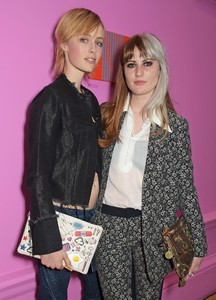 edie_royal_academy_3jun15_vogue_2.thumb.jpg.8407c33bc8358ac2676c0de0160f292f.jpg