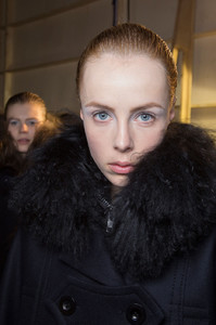 edie_sacai_aw15_livingly.thumb.jpg.8c9a52d5783b855a94edd6456a5b5ea3.jpg