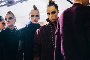 edie_sacai_aw16_thelovemagazine_2.thumb.jpeg.9c97c39b315d7ec7edd7b69ad06070bb.jpeg