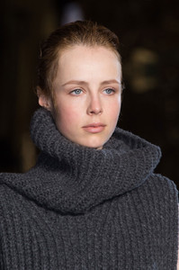 edie_stella_mccartney_aw15_livingly_3.thumb.jpg.c06a978309f57c26fdf8c4374526fd71.jpg