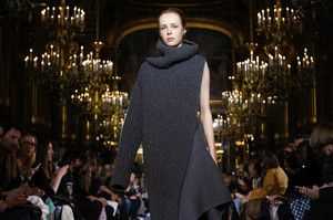 edie_stella_mccartney_aw15_nowfashion_1.thumb.jpg.1f9fdfcd92a48d226266bc94fed84f87.jpg