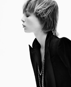 edie_tiffany_ss15_artandcommerce_3.thumb.jpg.e6eb4f1f097a28fadc3e7e8d9a925fda.jpg