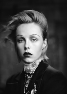 edie_twin_ss15_celeber_7.thumb.jpg.3824c375810a9f627e1780ef049c6ec6.jpg