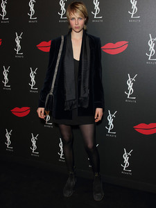 edie_ysl_loveyourlips_21jan15_elle.thumb.jpg.11ac284b5604c6c693543dc515cf090d.jpg