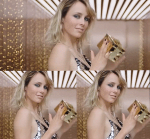edie_zalando_christmas_happylolidays_2.thumb.gif.fa4a87eb66cf9e7156a333e514e96909.gif