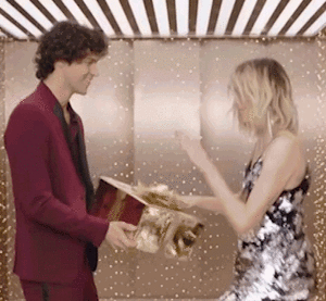 edie_zalando_christmas_happylolidays_4.thumb.gif.bb1b405315053a4ccd553eeaf200f796.gif