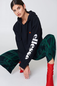 ellesse_michelina_hoodie_1482-000039-0002_01c.jpg