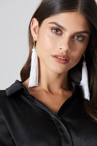 ettika_mon_cheri_tassel_earrings_1420-000069-0342_02l.jpg