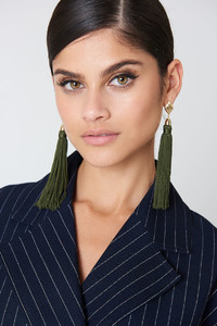 ettika_mon_cheri_tassel_earrings_1420-000069-0519_02l.jpg