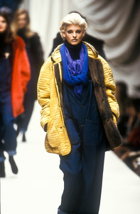 fendi-fw-1991-1.thumb.JPEG.c263aa20417331a43197a42c15ed511c.JPEG