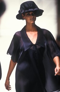 fendi-ss-1991-4.thumb.JPEG.6901054f37363d41b62963a72c9ae508.JPEG