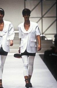 fendi-ss-1991-5.thumb.JPEG.59a85922dcc2efcd1ca3d623f05f7a4d.JPEG