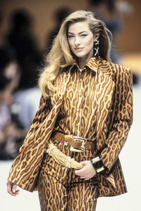 genny-fw-1992-3.thumb.jpg.d95918f901484163c978fa327fa2e80e.jpg