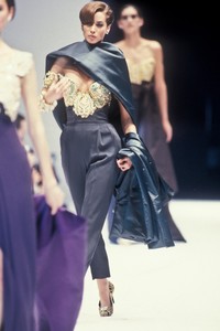 gianfranco-ferre-fw-1990-5.thumb.JPEG.dfd2a7a1b0b2421ca0dd8c7c0e7e8877.JPEG