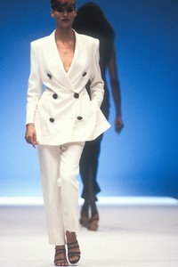 gianfranco-ferre-ss-1992-2.thumb.jpg.11a0b4e6a2141d2d6882101c8febf83c.jpg