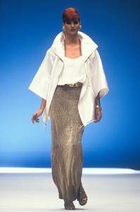 gianfranco-ferre-ss-1992-4.thumb.jpg.4038306dc7cb95f1c37ff2b2ed0f4695.jpg