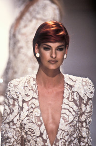 giorgio-armani-ss-1992-1.thumb.JPEG.a46a0469a4cf61874dce45070b5d65d1.JPEG