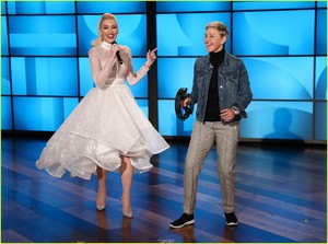 gwen-stefani-ellen-01.jpg