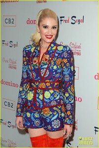 gwen-stefani-hosts-listening-party-for-her-holiday-album-in-la-03.jpg