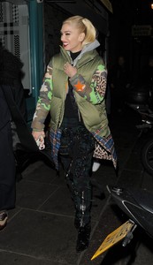 gwen-stefani-yalla-yalla-beirut-street-restaurant-in-london-11-30-2017-5.jpg