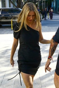 gwyneth-paltrow-style-goop-event-in-miami-12-15-2017-4.jpg