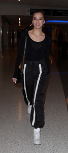 haileesteinfeld_laxarrival_november30_2017-14.jpg