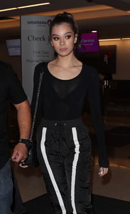 haileesteinfeld_laxarrival_november30_2017-15.jpg