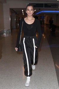 haileesteinfeld_laxarrival_november30_2017-18.jpg