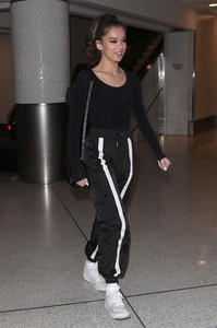 haileesteinfeld_laxarrival_november30_2017-23.jpg