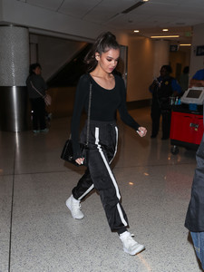 haileesteinfeld_laxarrival_november30_2017-25.jpg